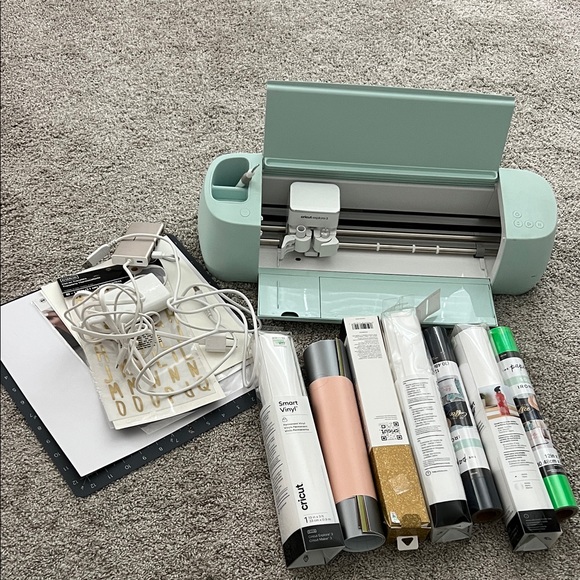 Cricut Mint Green Cutting Machine with Vinyl Set - Picture 1 of 1